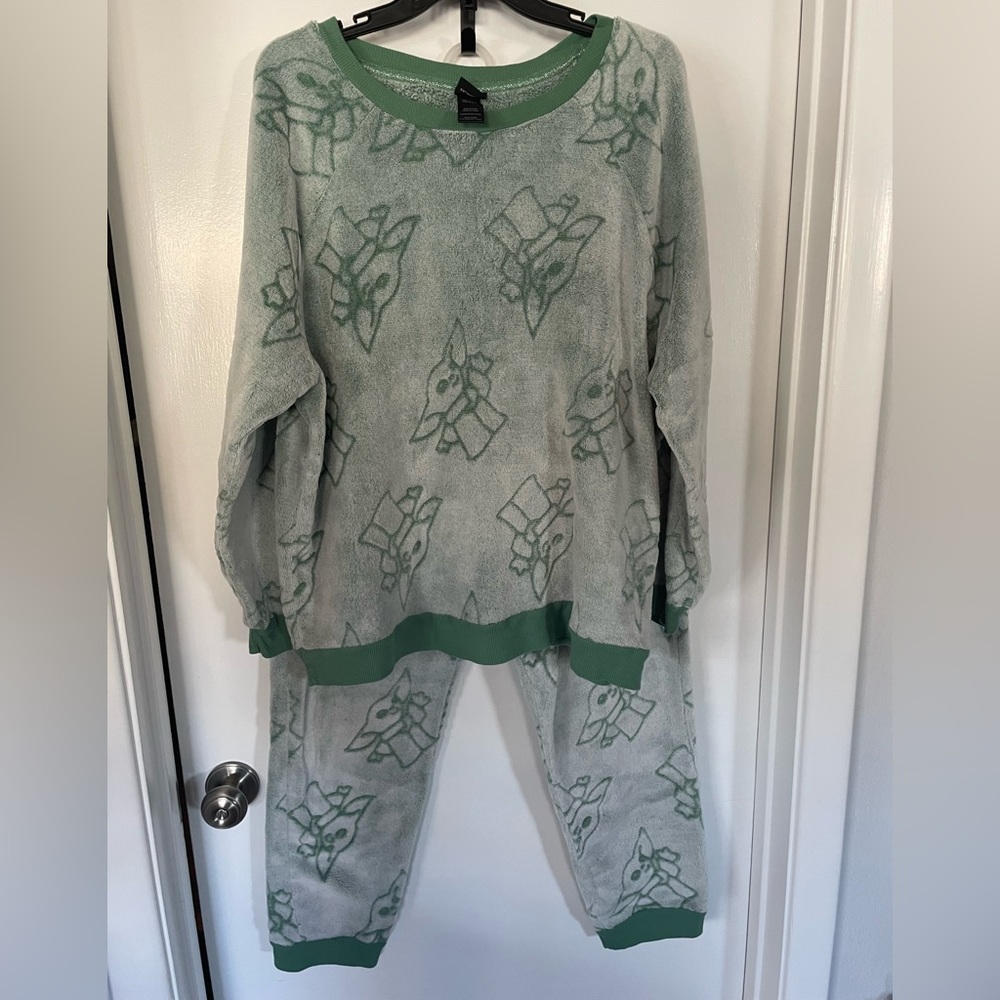 Disney Star Wars Mandalorian Pajamas Set